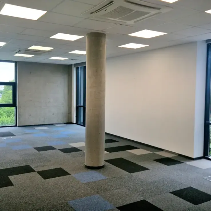 Centrum Biznesu Kopcińskiego 79