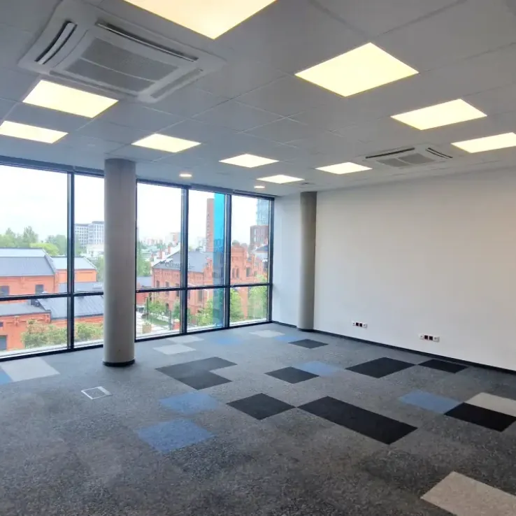 Centrum Biznesu Kopcińskiego 79