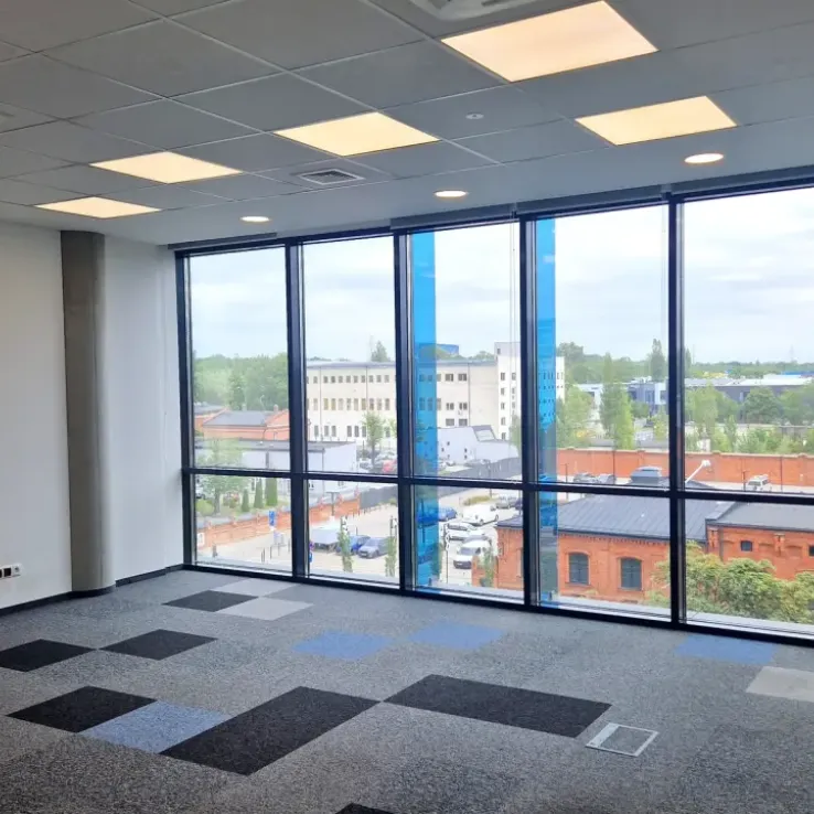 Centrum Biznesu Kopcińskiego 79