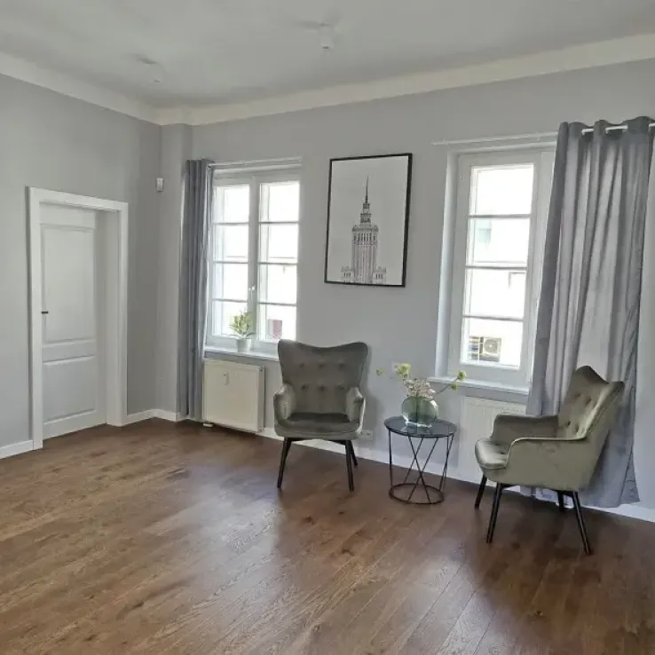 Odrestaurowana Kamienica Chmielna 1/3