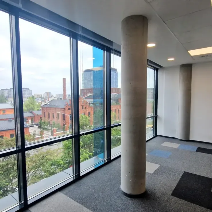 Centrum Biznesu Kopcińskiego 79