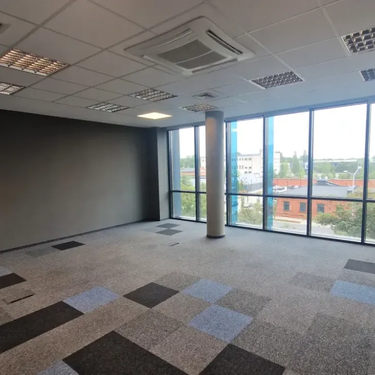 Centrum Biznesu Kopcińskiego 79