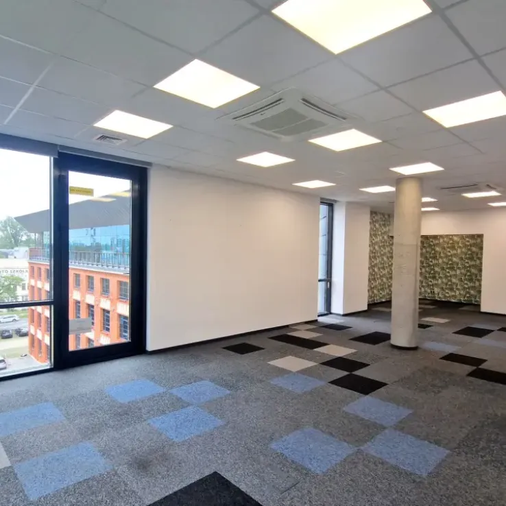 Centrum Biznesu Kopcińskiego 79