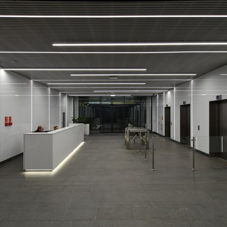 Cross Point B