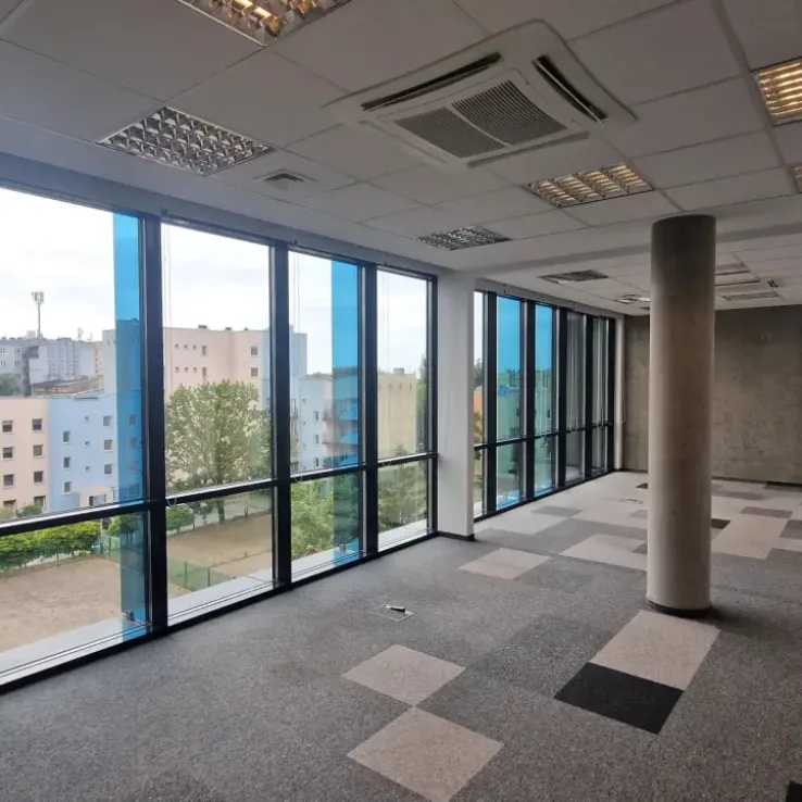 Centrum Biznesu Kopcińskiego 79