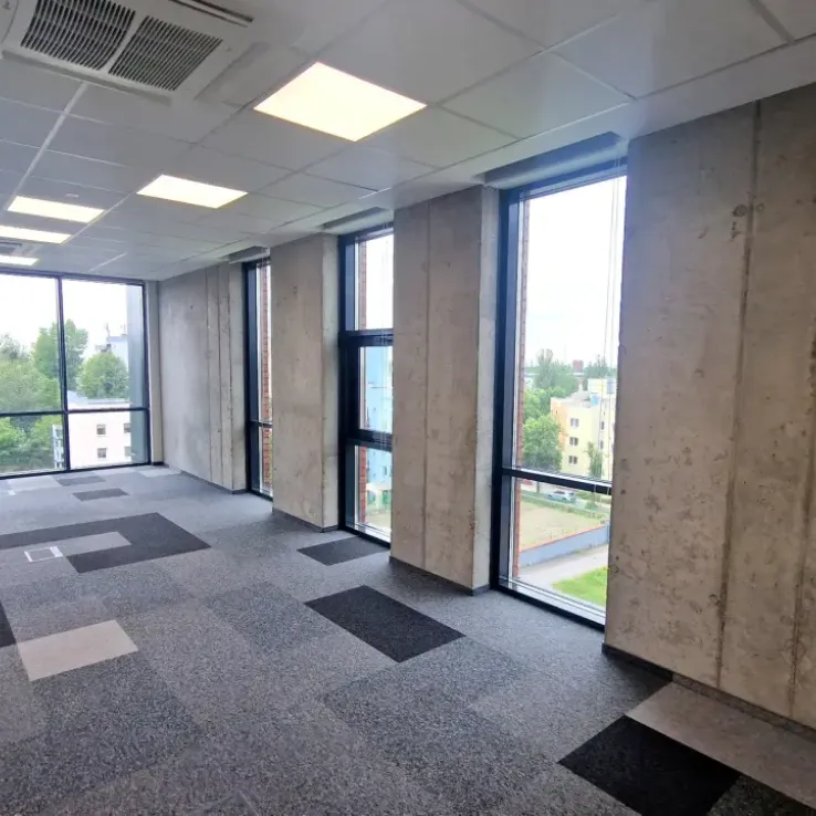 Centrum Biznesu Kopcińskiego 79