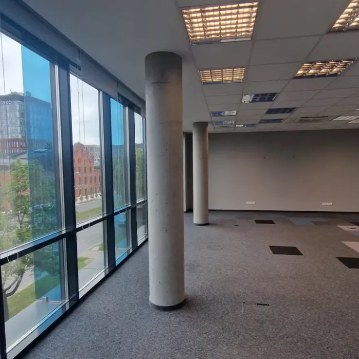 Centrum Biznesu Kopcińskiego 79