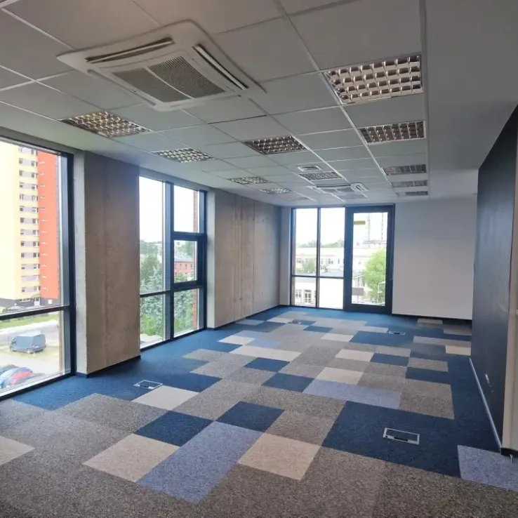 Centrum Biznesu Kopcińskiego 79