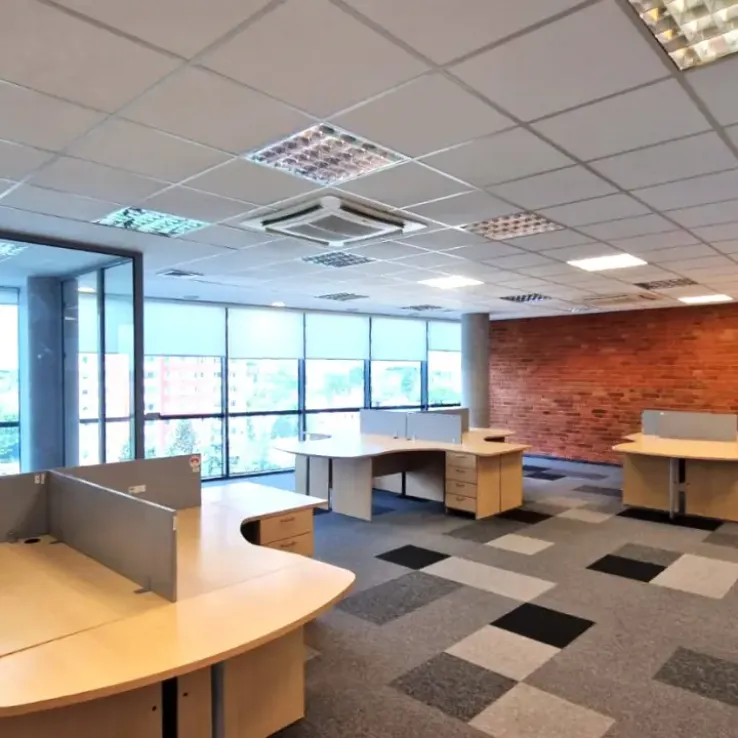 Centrum Biznesu Kopcińskiego 77