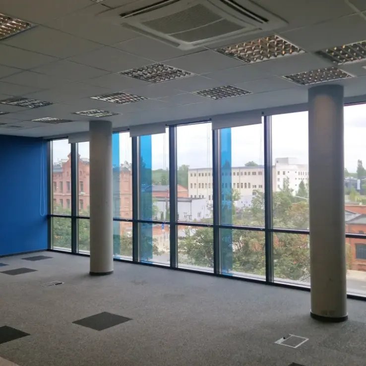 Centrum Biznesu Kopcińskiego 79