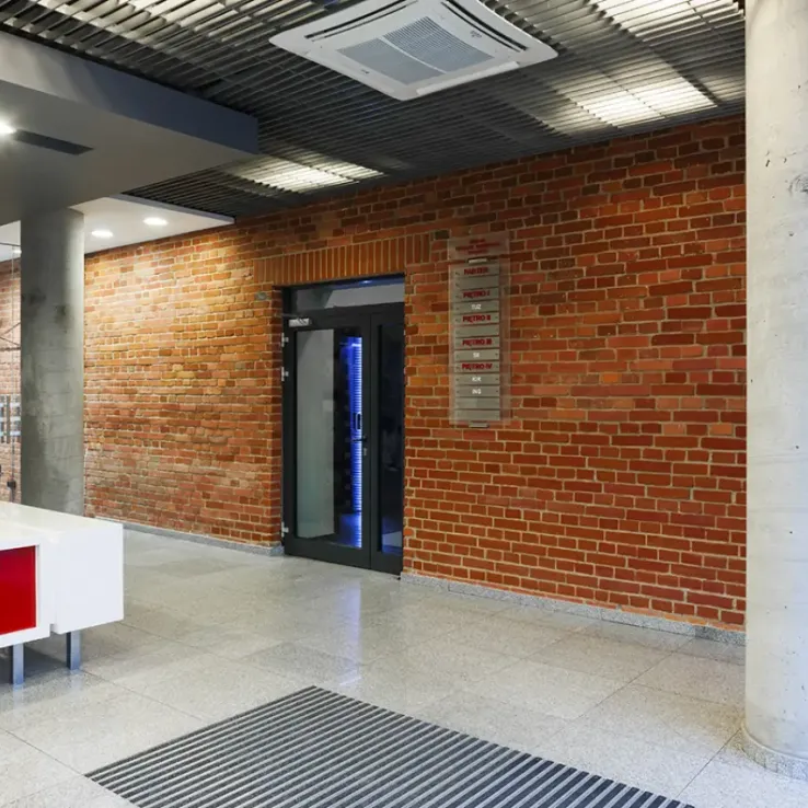 Centrum Biznesu Kopcińskiego 77