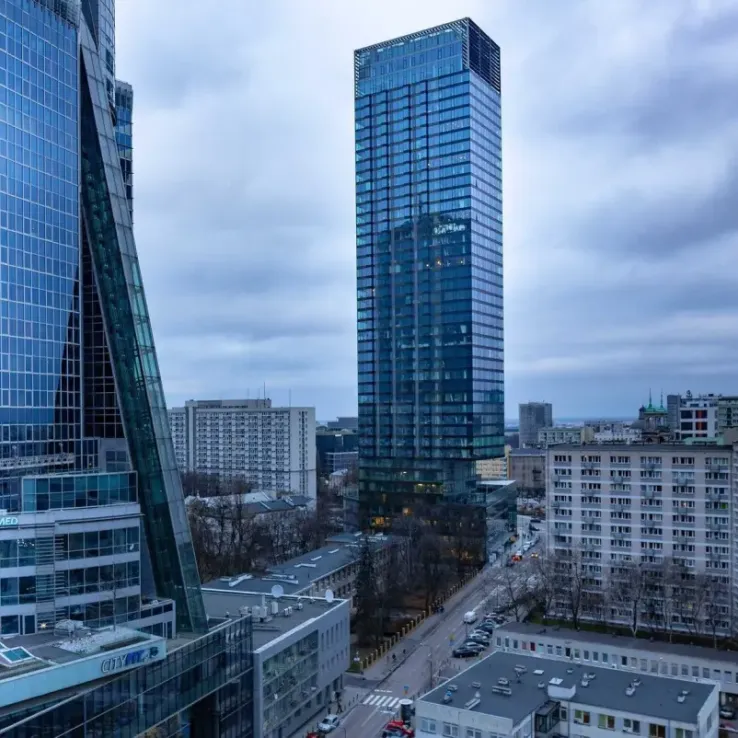 Cosmopolitan Twarda 4