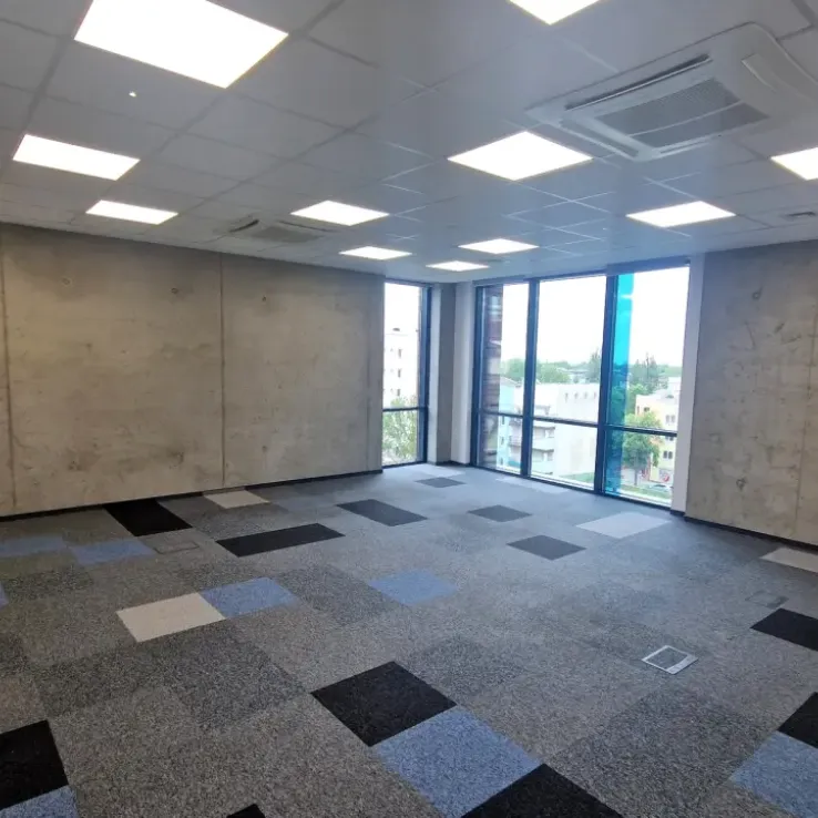 Centrum Biznesu Kopcińskiego 79