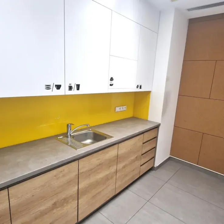 Centrum Biznesu Kopcińskiego 79