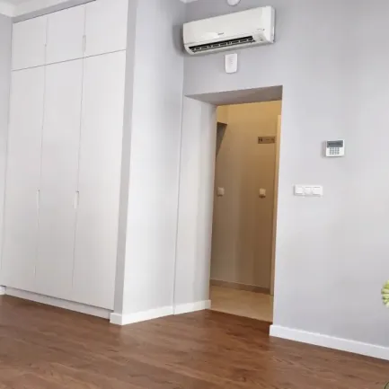 Odrestaurowana Kamienica Chmielna 1/3