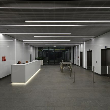 Cross Point B