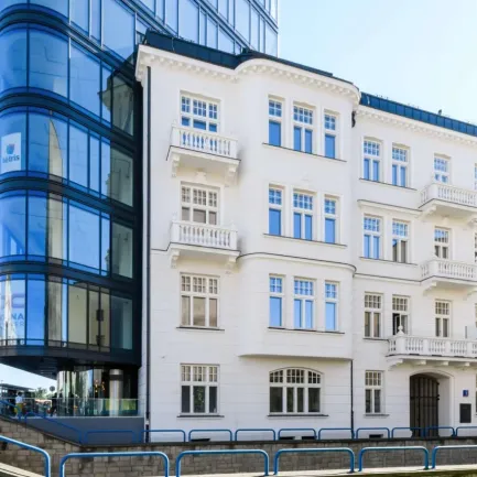 Zabytkowa Kamienica Mieszkalna Polna Corner