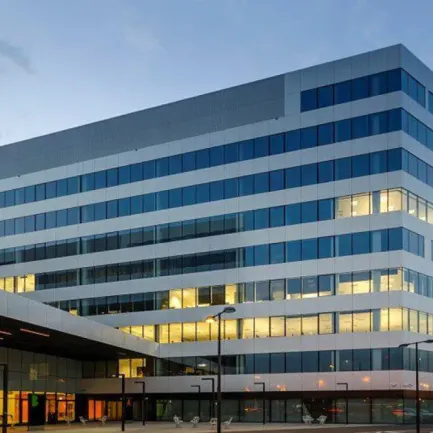 Kapelanka 42 - Budynek A