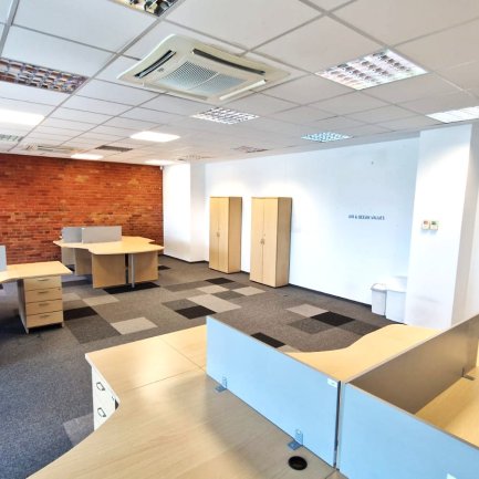 Centrum Biznesu Kopcińskiego 77