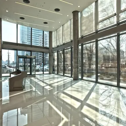 Cosmopolitan Twarda 4